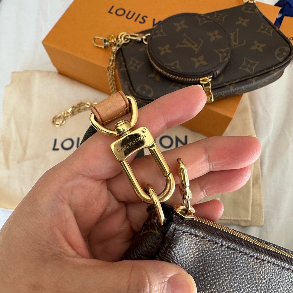 Louis Vuitton Monogram Multi-Pochette Crossbody Bag with Green Strap - Picture 7 of 16